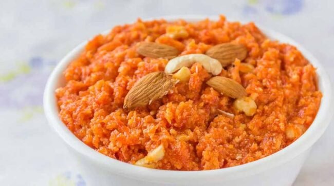 Gajar Ka Halwa Recipe: सर्दियों में बनाइए गाजर का हलवा, टेस्ट और हेल्थ से भरपूर, हड्डियां होंगी मजबूत