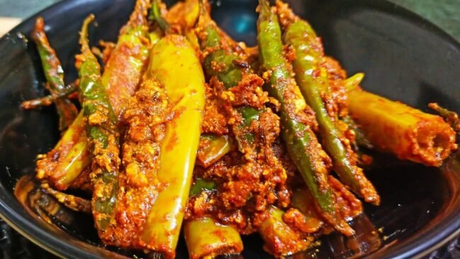 Dahi Wali Chatpati Mirch : इस तरह से बनाकर खाएं दही हरी मिर्च की चटपटी स्वादिष्ट सब्जी, खाते ही लोग पूछेंगे बनाने का तरीका 