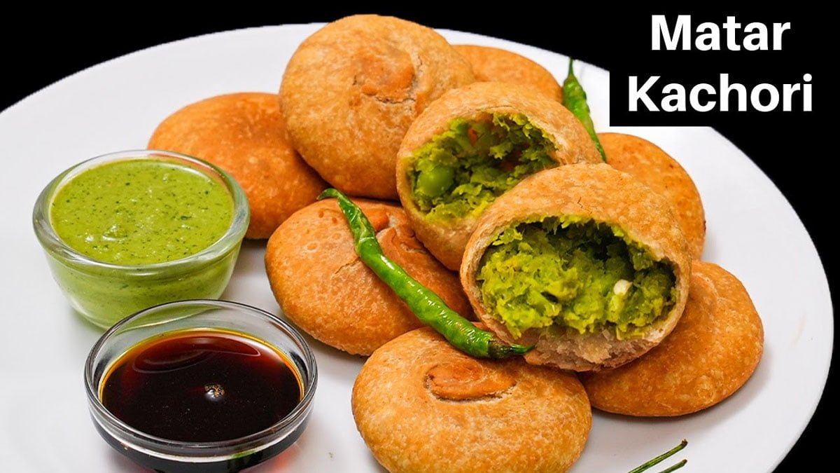 Matar Ki Kachori Recipe : सुबह के नाश्‍ते में कुछ टेस्टी और हेल्दी खाने का मन है तो फटाफट बनाएं मटर की गर्मागर्म कचौरी, जानें रेसिपी...