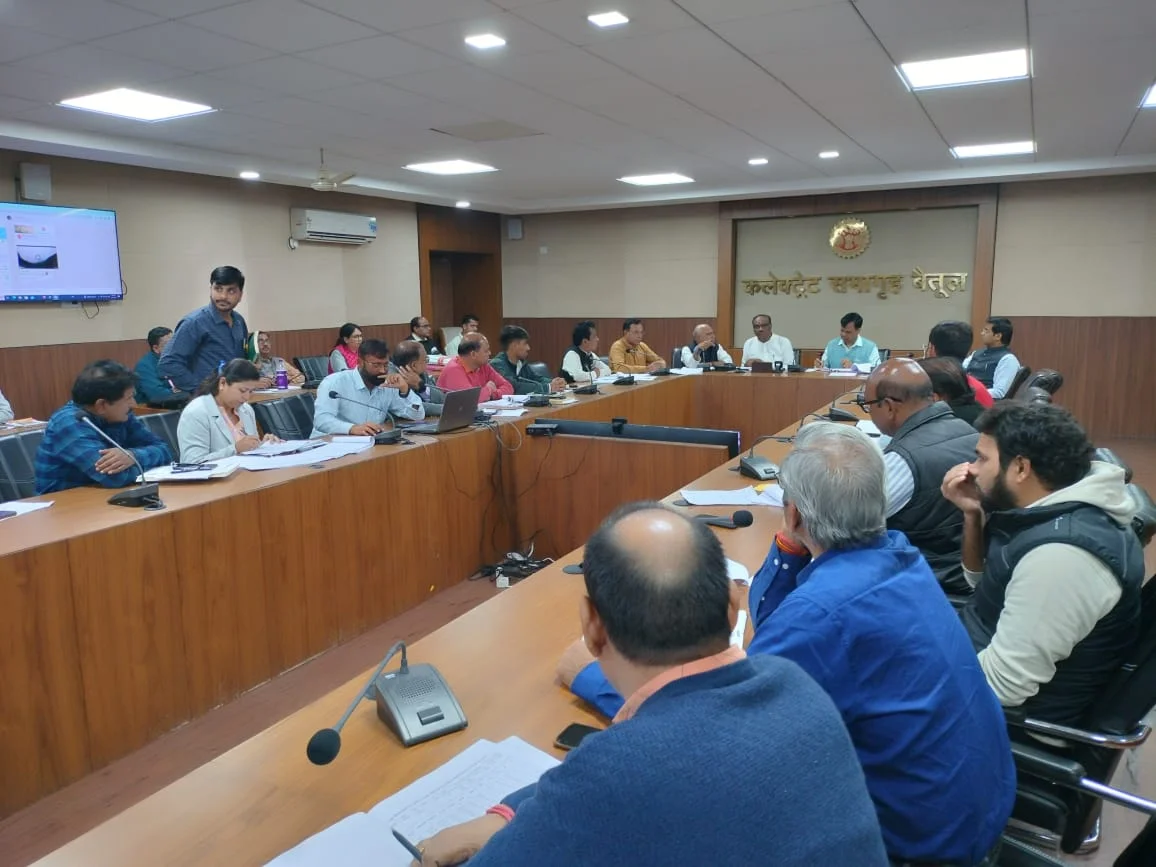 Betul Latest News : सरकारी विभागों के गड़बड़झालों की जनप्रतिनिधियों ने खोली पोल, हाथ ठेला माफिया पर भी कसेगा शिकंजा 