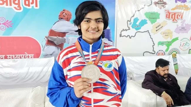 National Taekwondo Tournament : सुन पाती ना बोल पाती फिर भी नेशनल ताइक्वांडो टूर्नामेंट में कनिष्का ने जीता चांदी, अब डेफ ओलंपिक की चल रही तैयारी