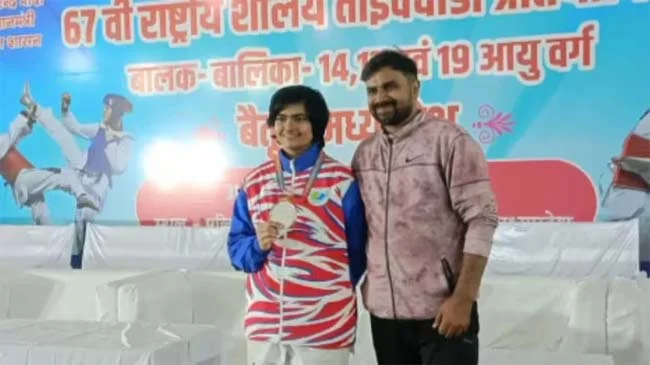 National Taekwondo Tournament : सुन पाती ना बोल पाती फिर भी नेशनल ताइक्वांडो टूर्नामेंट में कनिष्का ने जीता चांदी, अब डेफ ओलंपिक की चल रही तैयारी