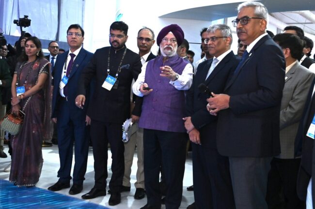 LPG Gas Cylinder : अब नहीं की जा सकेगी सिलेंडरों से छेड़छाड़ या गैस की चोरी, पलक झपकते ही चलेगा पता