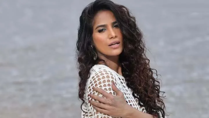 Poonam Pandey News: पूनम पांडे जिंदा है, सर्वाइकल कैंसर की वजह से फैलाई थी मौत की अफवाह, देखें वीडियो....