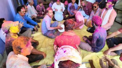 Holi Aur Fag Geet : यहां आज भी फाग गीतों पर नाचते-झूमते मनाई जाती है होली, जमकर उड़ता है रंग-गुलाल, देखें वीडियो...