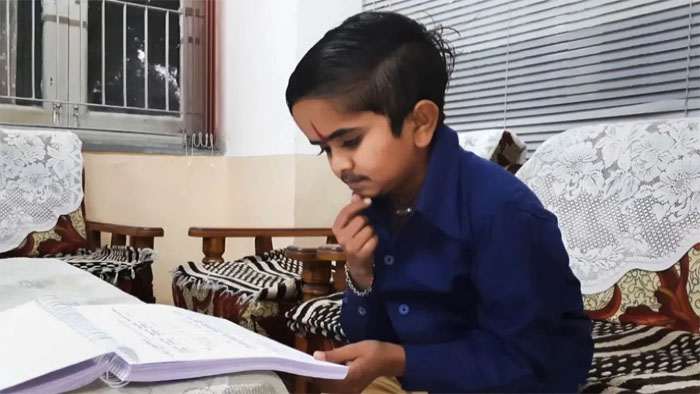 Success Story: छोटे कद के चलते नहीं मिला MBBS में एडमिशन, होईकोर्ट में भी हारे, जानें कैसे डॉक्टर बने गणेश बरैया