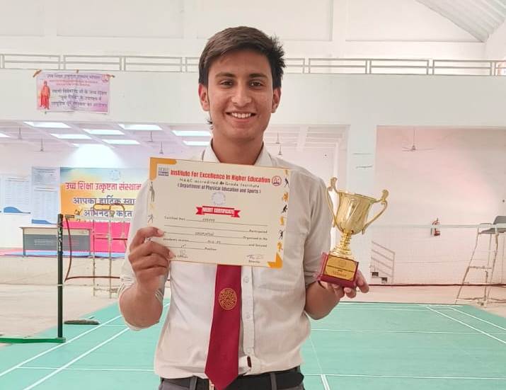 Badminton Championship : प्रणय ने एक्सीलेंस कॉलेज बैडमिंटन चैंपियनशिप, पढ़ाई के साथ खेल में भी दिखाई प्रतिभा