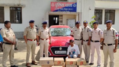 Betul Latest News : कार से जब्त अवैध शराब का जखीरा, इधर तहस-नहस किए अवैध शराब के अड्डे