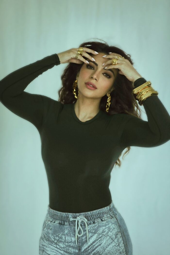 Shama Sikander New Look : डार्क एंड सेंसुअस' ब्लैक अवतार में बेहद हॉट लग रही शमा सिकंदर, हसीन अदाओं पर फिदा हुए फैंस
