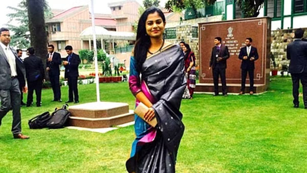 IAS Artika Shukla : डॉक्टरी छोड़ चुनी आईएएस बनने की राह, बिना कोचिंग पहले प्रयास में क्रैक किया यूपीएससी....