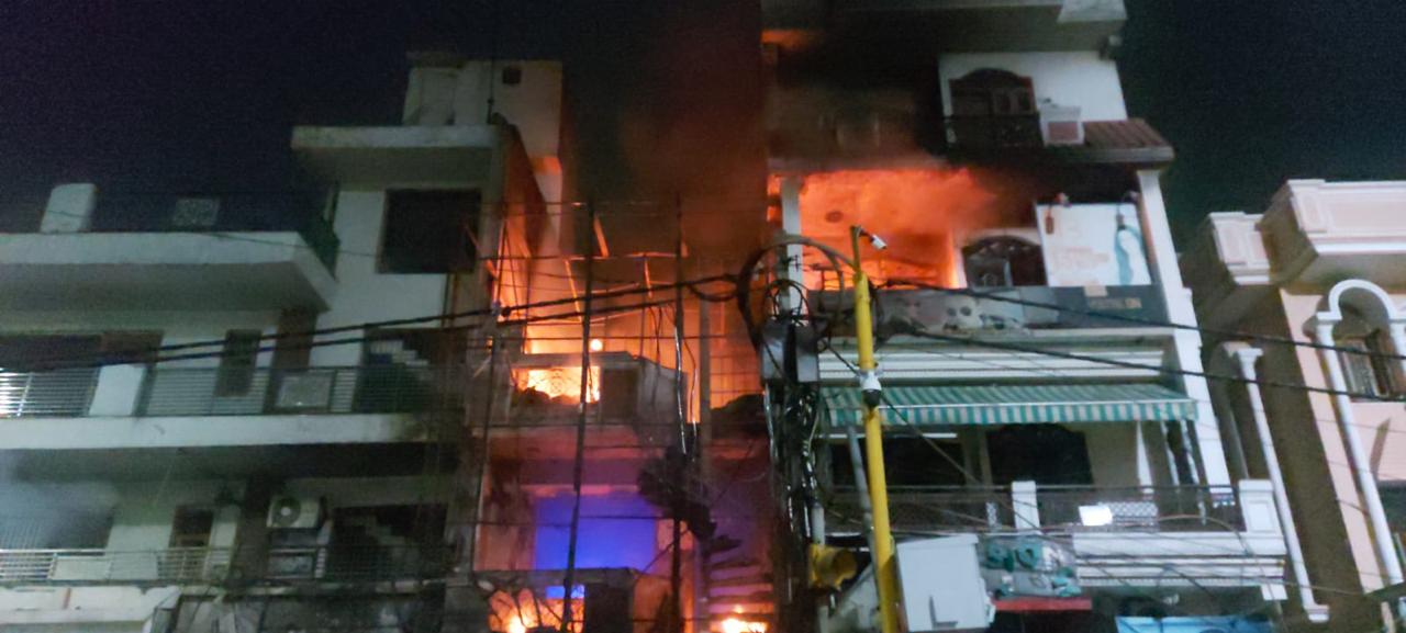 Newborn Baby Care Hospital Fire : दिल्ली के न्यू बोर्न बेबी केयर हॉस्पिटल में लगी भीषण आग, 7 नवजात शिशुओं की मौत