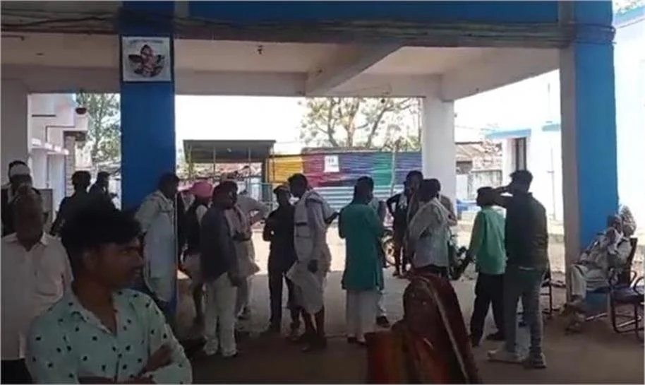 Bhopal Crime News : नजीराबाद में दो गुटों में आपसी मतभेद के चलते 2 लोगों को ट्रैक्टर से कुचलकर मार डाला