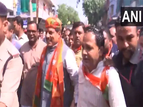 CM Mohan Yadav Ujjain : एमपी के सीएम मोहन यादव ने उज्जैन में किया डोर-टू-डोर कैंपेन