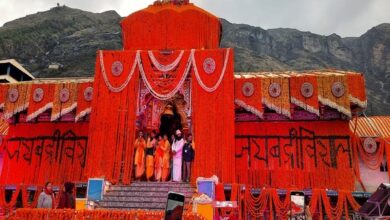 Char Dham Yatra 2024: मंत्रोच्चार और मधुर धुनों के बीच बद्रीनाथ मंदिर के दरवाजे भक्तों के लिए खुले
