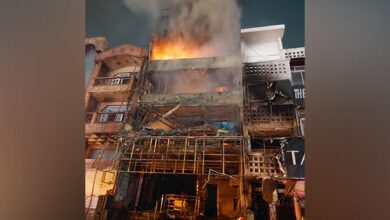 Delhi Fire News : रोहिणी में एम 2 के मॉल में आग लगने से महिला मामूली रूप से घायल