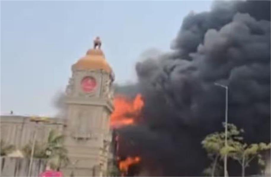 Delhi Fire News : दिल्ली के कार्निवल रिसोर्ट में लगी भीषण आग , देखिये वीडियो