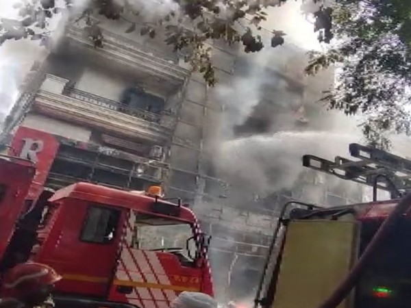 Delhi Fire News : दिल्ली के ज्योति नगर में चार मंजिला इमारत में लगी आग