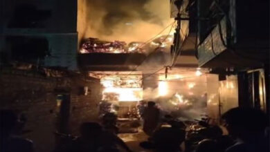 Delhi Fire News : शकरपुर में बिल्डिंग में आग लगने से मजदूर की जलकर मौत.
