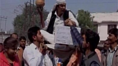 Gorakhpur Lok Sabha Seat : नामांकन दाखिल करने ‘अर्थी पर सवार' होकर ये उम्मीदवार पहुंचा कलेक्ट्रेट