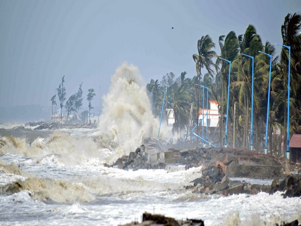 IMD alerts for cyclone Remal: रविवार आधी रात को पश्चिम बंगाल के तट तक पहुँच जायेगा "चक्रवात रेमल"