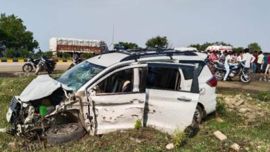 Death In Accident : खड़े ट्राले में घुसी कार; एक की मौत, पांच घायल