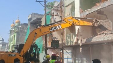 Ujjain News : उज्जैन में जिला प्रशासन ने सड़क चौड़ीकरण के तहत अतिक्रमण विरोधी अभियान किया शुरू