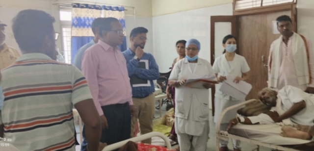 Food Poisoning : फूड प्वाइजनिंग से बच्चे की मौत, दर्जन भर बीमार