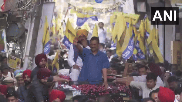 Arvind Kejriwal Road Show In Delhi : दिल्ली के सीएम केजरीवाल ने महरौली में किया रोड शो
