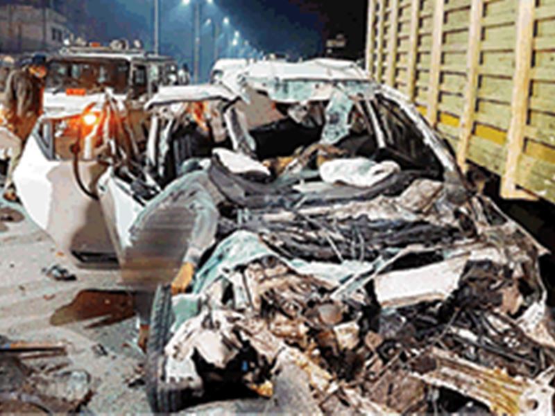 Indore Road Accident : इंदौर-अहमदाबाद हाईवे पर दो वाहनों की टक्कर में आठ की मौत, एक घायल