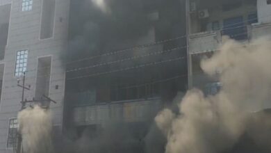 Delhi Fire News : नरेला भोरगढ़ औद्योगिक क्षेत्र के प्लास्टिक फैक्ट्री में लगी भीषण आग