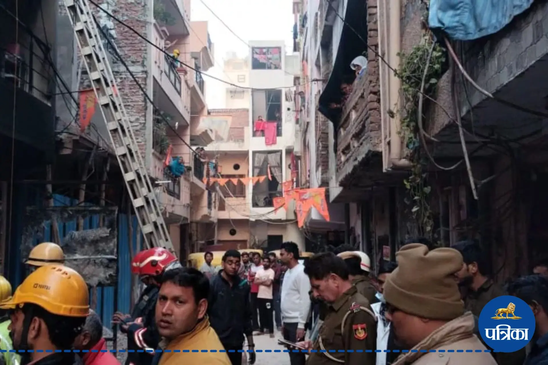 Fire In Residential Building : दिल्ली के शाहदरा के रिहायशी इमारत में लगी आग, अब तक 13 लोगों को बचाया गया, 3 की दर्दनाक मौत