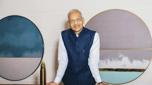 Success Story : पैसों की कमी की वजह से बीच में छोड़ दी पढ़ाई, स्टेशन पर गुजरी कई रातें, अब बने 92 हजार करोड़ की कंपनी के मालिक