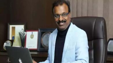 Success Story : 10वीं पास बेटे ने बंद हो रही पिता की कंपनी से 800 दुकानों में 2,500 लोगों को दिया रोजगार, जानें कैसे किया ये कमाल