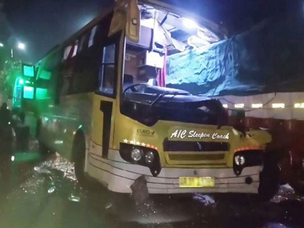 Tamil Nadu Road Accident : बस और लॉरी की टक्कर में चार की मौत, 15 घायल