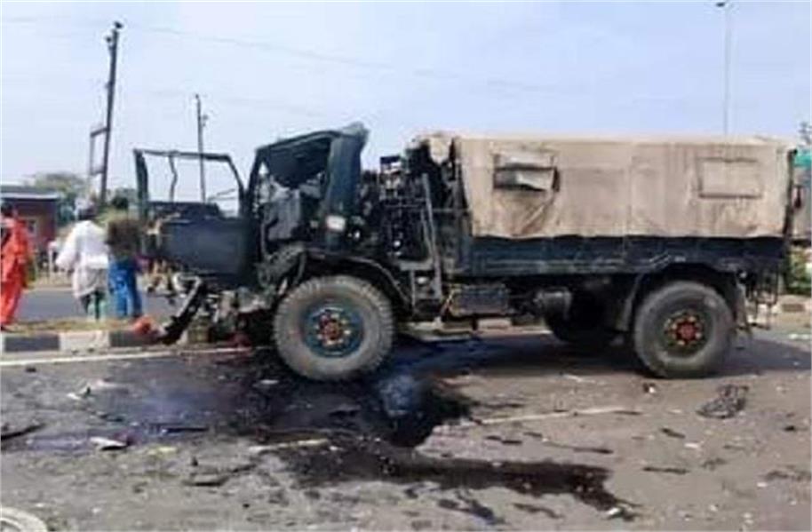Road Accident in Rajgarh : राजगढ़ में आर्मी ट्रक और ट्रेवल्स बस की आमने सामने से हुई भीषण टक्कर, हादसे में 5 लोगों की मौत