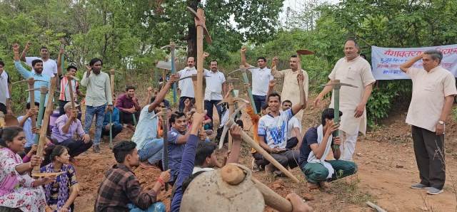 Gangavataran Abhiyan : पहाड़ पर ही रूक जाएगा वर्षा जल, पर्यावरण दिवस पर श्रमदानियों ने बनाई जल संरचनाएं