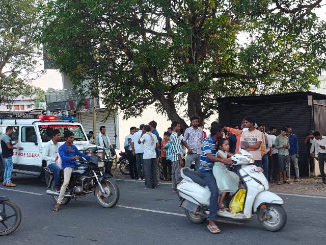 Betul Accident News : डंपर की टक्कर से होमगार्ड सैनिक की मौत; खंती में गिरी कार, तीन घायल