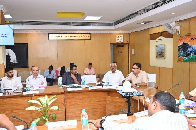 Amrit Bharat Railway Station Yojana : डीआरसीसी की बैठक में उठा स्टेशन पर धीमे निर्माण कार्य का मुद्दा