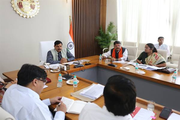 Metro Train In MP : इन शहरों के बीच चलेगी मेट्रो ट्रेन, सीएम ने की रेल मंत्री से चर्चा