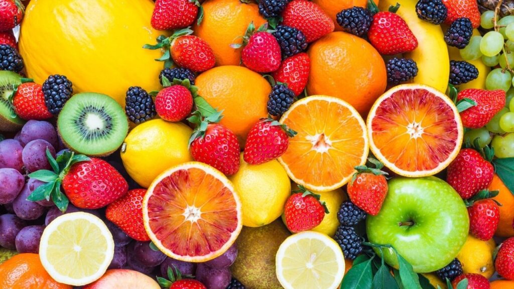 Optical illusion: फलों के बीच छिपा रखा है चाकू, बाज की नजर वाले ही ढूंढ पाएंगे