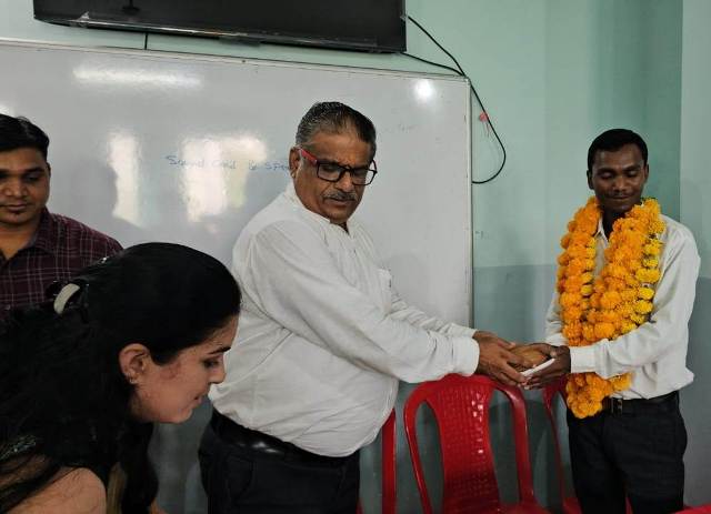 बैतूल के बंटी वाडिवा ने केबीसी में जीते 50 लाख, लौटते ही किया यह काम