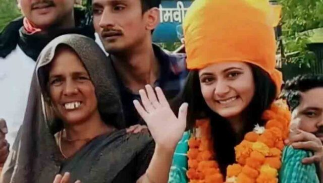 IAS Divya Tanvar : मां ने मजदूरी कर पढ़ाया, बेटी दिव्या तंवर पहले बनी आईपीएस और फिर आईएएस