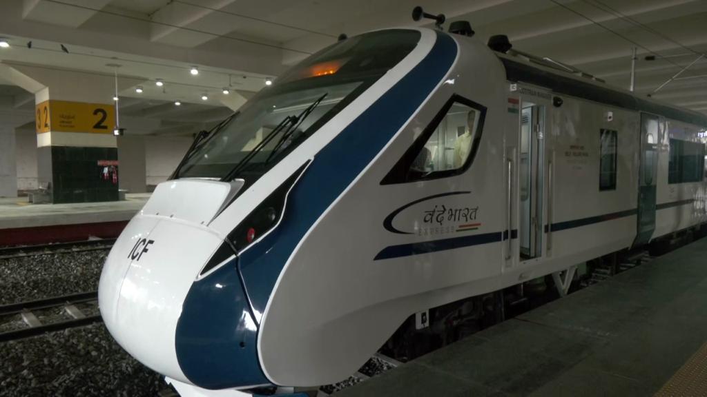 Vande Bharat Exp : वंदे भारत से 578 किमी का सफर 7.15 घंटे में, किराया बस से कम