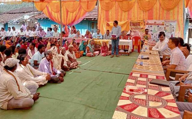 कमिश्रर ने लगाई चौपाल, ग्रामीणों ने खोला परेशानियों का पिटारा