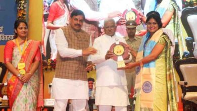 MP News Today : राज्यपाल-मुख्यमंत्री के हाथों सम्मानित हुईं सारिका घारू