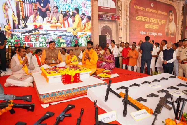 Dussehra 2024 : मुख्यमंत्री मोहन यादव ने महेश्वर में किया शस्त्र पूजन