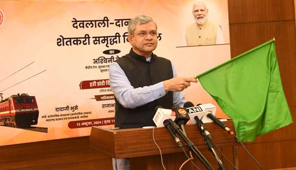 रेल मंत्री ने दिखाई 'शेतकरी समृद्धि ट्रेन' को हरी झंडी, किसानों की बल्ले-बल्ले