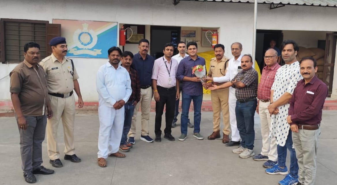 Success Story : यूपीएससी में चयनित बैतूल की प्रतिभा हिमांशु सिंह ठाकुर का सम्मान