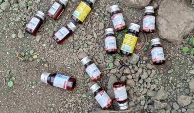 Betul News : नाले में पड़ी मिली मरीजों को देने के लिए आई दवाइयां, एक्सपायर भी नहीं हुई