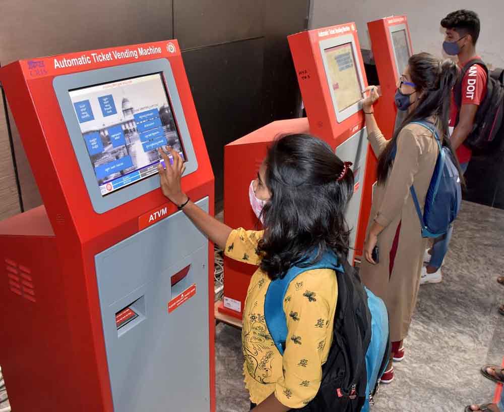 ATVM : रेलवे में बढ़ रहा टिकट वेन्डिंग मशीनों का उपयोग, कहीं बंद ना करना पड़े टिकट खिड़कियां